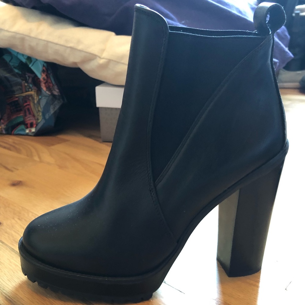 Kurt Geiger Black Leather HighHeel Chelsea Booties
